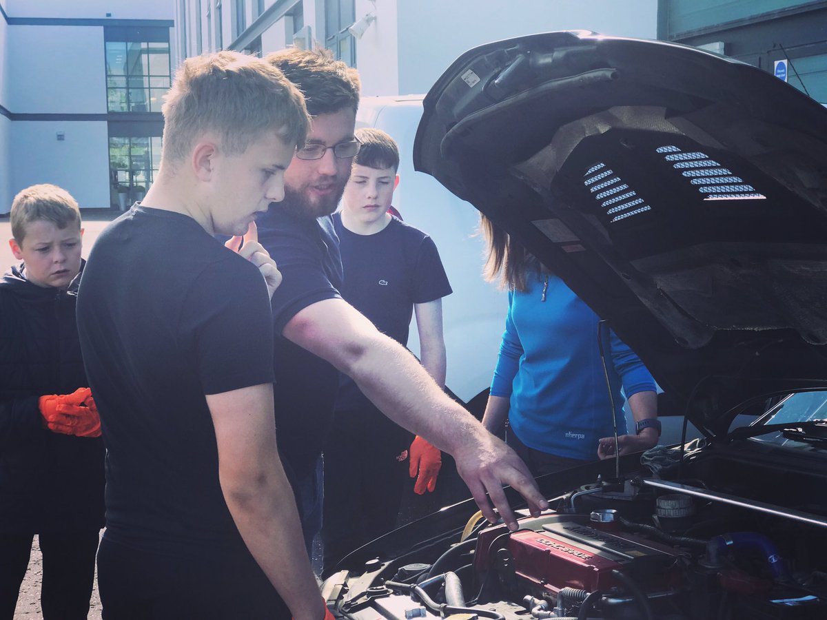 DYW_ForthValley's tweet photo. A beautiful day to Showcase Mechanics @wallacehighsch @WHS_Pathways from skates to HGVs  🚚 learning skills desired within these industries from @theskatepeople @rollerbeats1 @ArnoldClark JAG Auto Engineers &amp; MTS Recovery. #youngworkforce https://t.co/6TGX5yLgW3