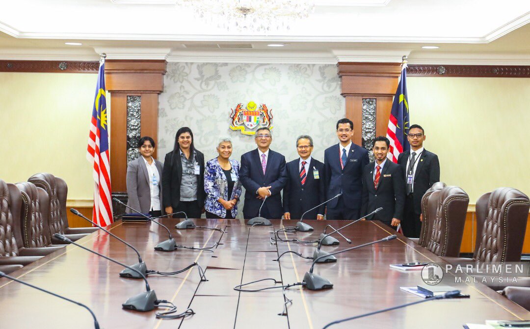 MYParlimen's tweet photo. Kunjungan Hormat ke atas Yang di-Pertua Dewan Rakyat, YB Dato' Mohamad Ariff bin Md Yusof oleh Fellow Kanan Akademi Sains Malaysia, YBhg. Prof Datuk Dr. Mazlan Othman di Pejabat Yang di-Pertua Dewan Rakyat.
#ypdr
#dewanrakyat
#parlimenmalaysia
#60tahunparlimenmalaysia https://t.co/P4xbh0IFMf