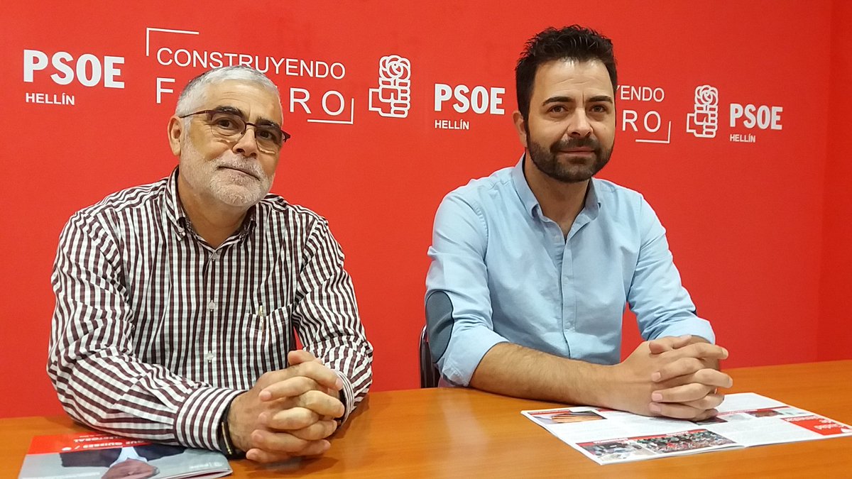 RADIOHELLIN's tweet photo. Carlos Castillo y Emilio José Pinar desvelan aspectos del programa electoral del PSOE de Hellín relacionados con la Ciudad del Bienestar https://t.co/QPt4O6C3Z0