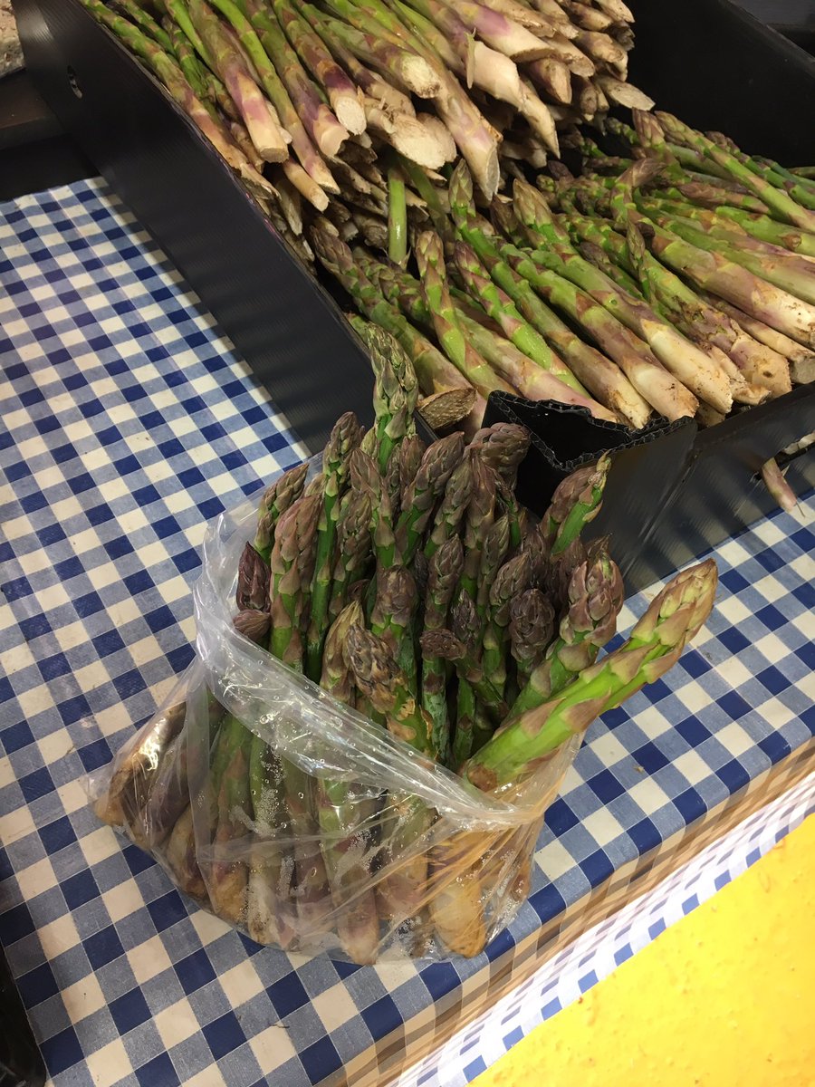 CosfordFarmShop's tweet photo. It’s peak asparagus season, treat yourself to a full kg for £10 #BankHoliday https://t.co/2KbcxL9DWw