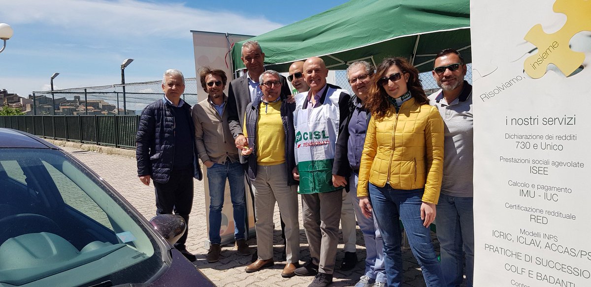 samontalbano49's tweet photo. #Mussomeli La CISL in rete con la cittร Volantinaggio dei pensionati per far conoscere le rivendicazioni della FNP in vista della Manifestazione Nazionale del 1 giugno Roma #DATECI RETTA @AlfioGiulio @SebastianoCappu @FnpCisl @CislNazionale https://t.co/Y2bHB65SP9