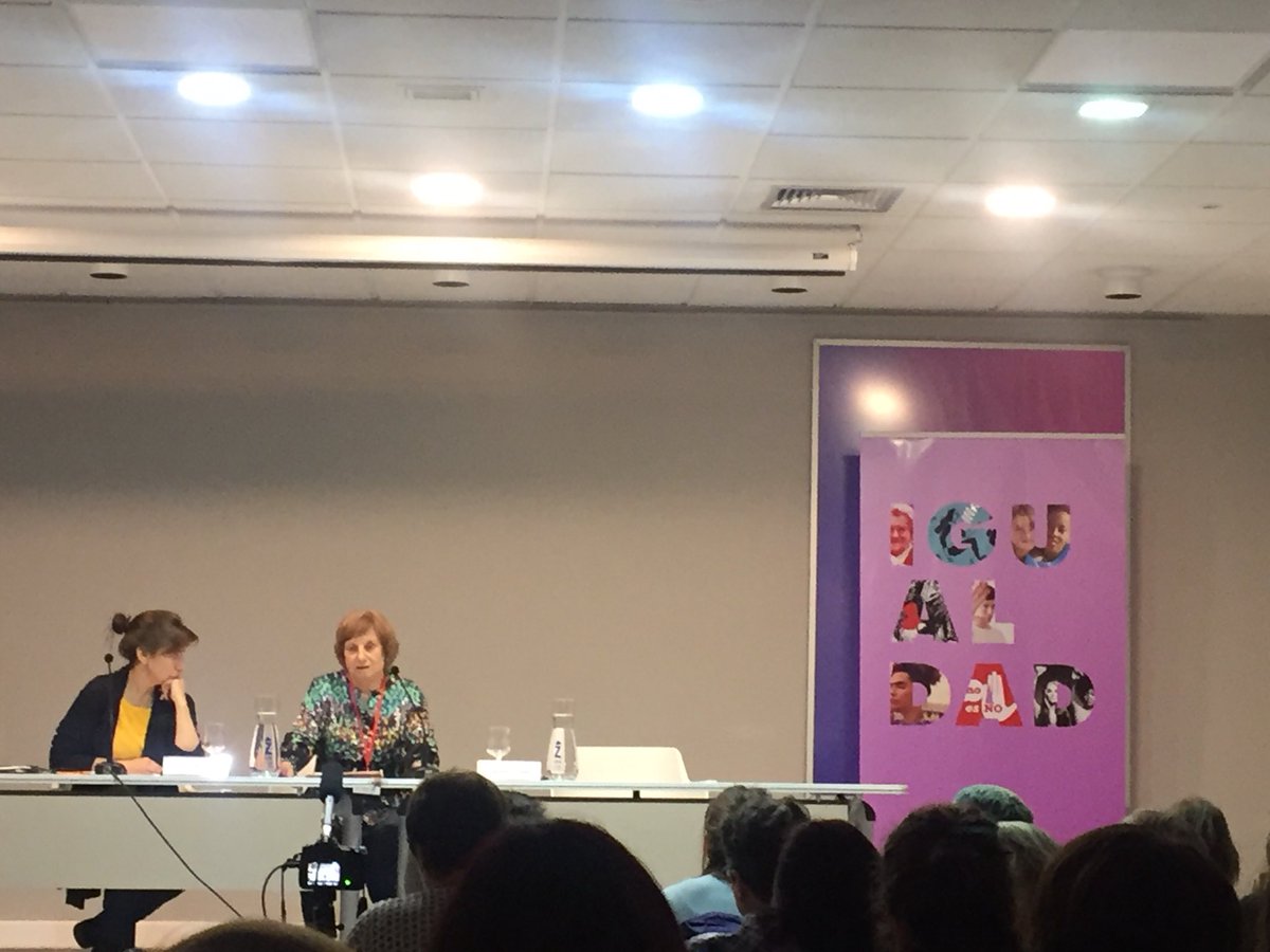 ChemistredPuck's tweet photo. #EPFZGZ continuamos con @yayo_herrero hablando de #ecofeminismo @IgualdadZGZ @igualdadunizar https://t.co/lAbQlaeBoE