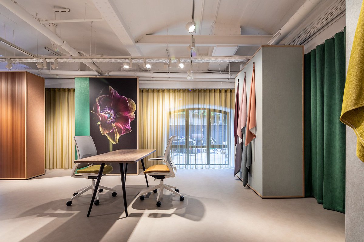 Vescom's tweet photo. This morning we've opened the doors of our brand-new London Showroom! It's located in the heart of Clerkenwell and conceived as an inspiration point for the area’s architectural and design community. Take a look inside: https://t.co/uuRUm6YxyG #new #london #showroom #cdw19 https://t.co/muU2TM5iE1