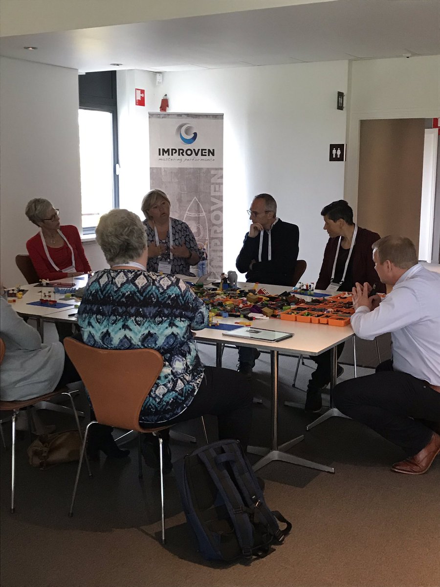 #seriousfun tijdens #pmindezorg met de mini-workshops Lego Serious Play gegeven door @RichardvdLee en Susan van Silfhout @projectgovnance