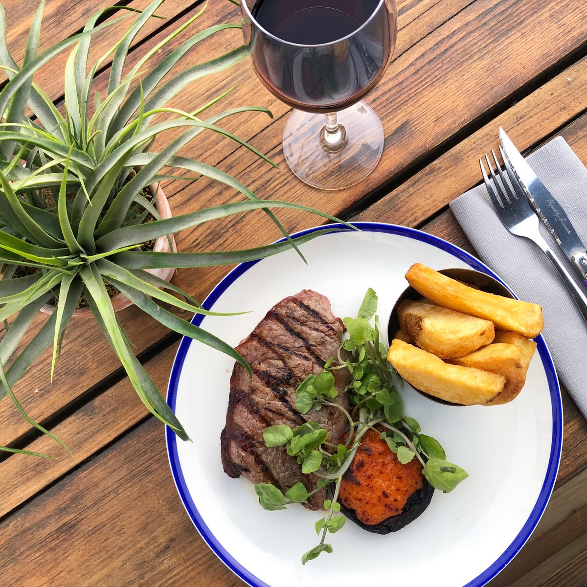 Don’t miss out on half price steaks all day today 🥩
We ❤️ Steak Tuesday!!
Call us on 01580765077 to book your table
#steaktuesday #steaklife #yum #lovefood #bestservice #smilesallround #tenterden #kent