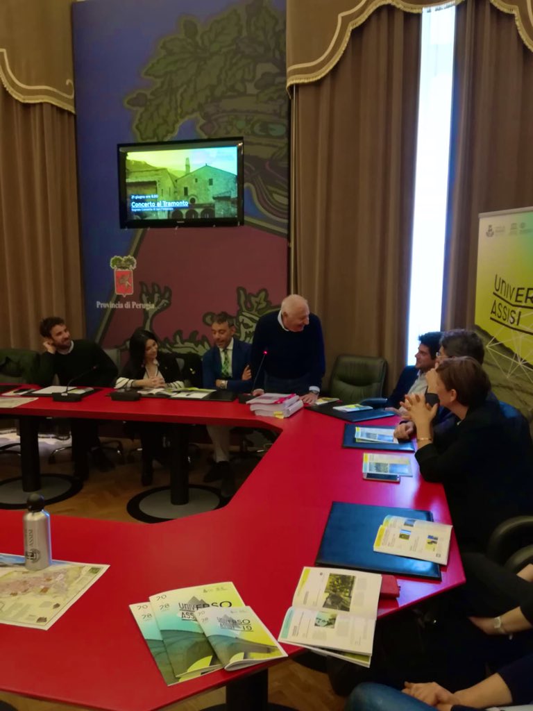 UniversoAssisi's tweet photo. Da Perugia si apre #UniversoAssisi19 con la #conferenzastampa. Spiegato ora il programma del festival,  presenti anche alcuni artisti #StaytunedinAssisi @joseph_grima @stef_proietti https://t.co/yTtRM471q8