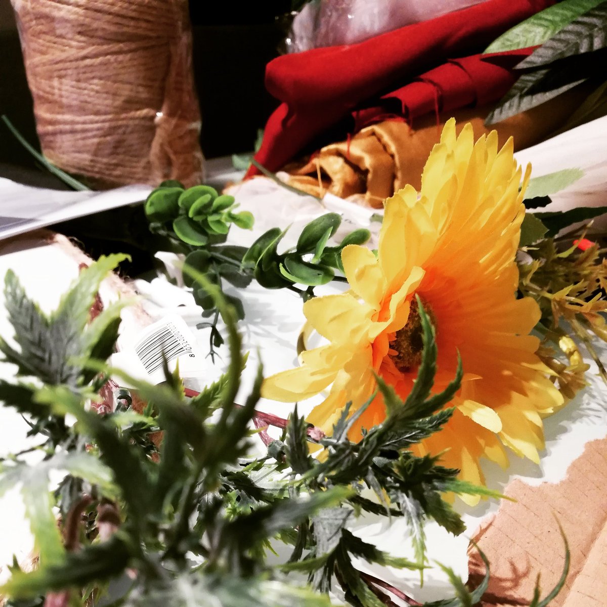 lallag88's tweet photo. 😊😊😊#setdesigner #costumedesign #costumi #creando #creative #decorations #materials #decorazioni #stoffe #fiori #makingthings #costruire #handmade #followme #picoftheday 😊 😊 😊 https://t.co/2uuvaJ08Ho