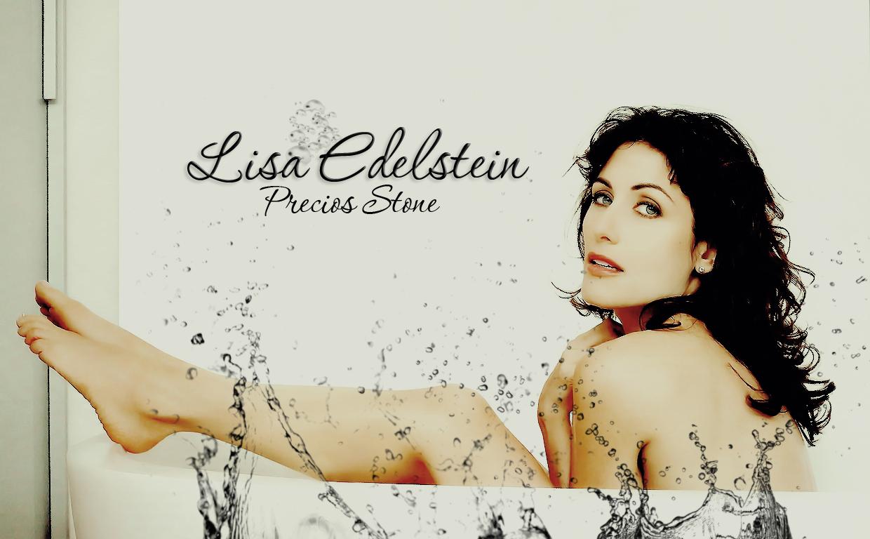 HAPPY BIRTHDAY LISA EDELSTEIN - 21. May 1966.  Boston, Massachusetts, USA 