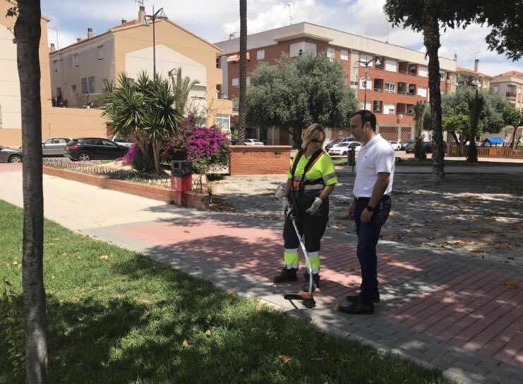vmcerezo's tweet photo. Mejoraremos el estado de nuestros parques y jardines 🌲🌳🌻llevando a cabo una limpieza y mantenimiento diarios con el servicio de podas en las épocas del año correspondientes. Desde el @PP_Santomera trabajamos para mejorar el bienestar y la calidad de vida de los santomeran@s https://t.co/PED8hlTfUD