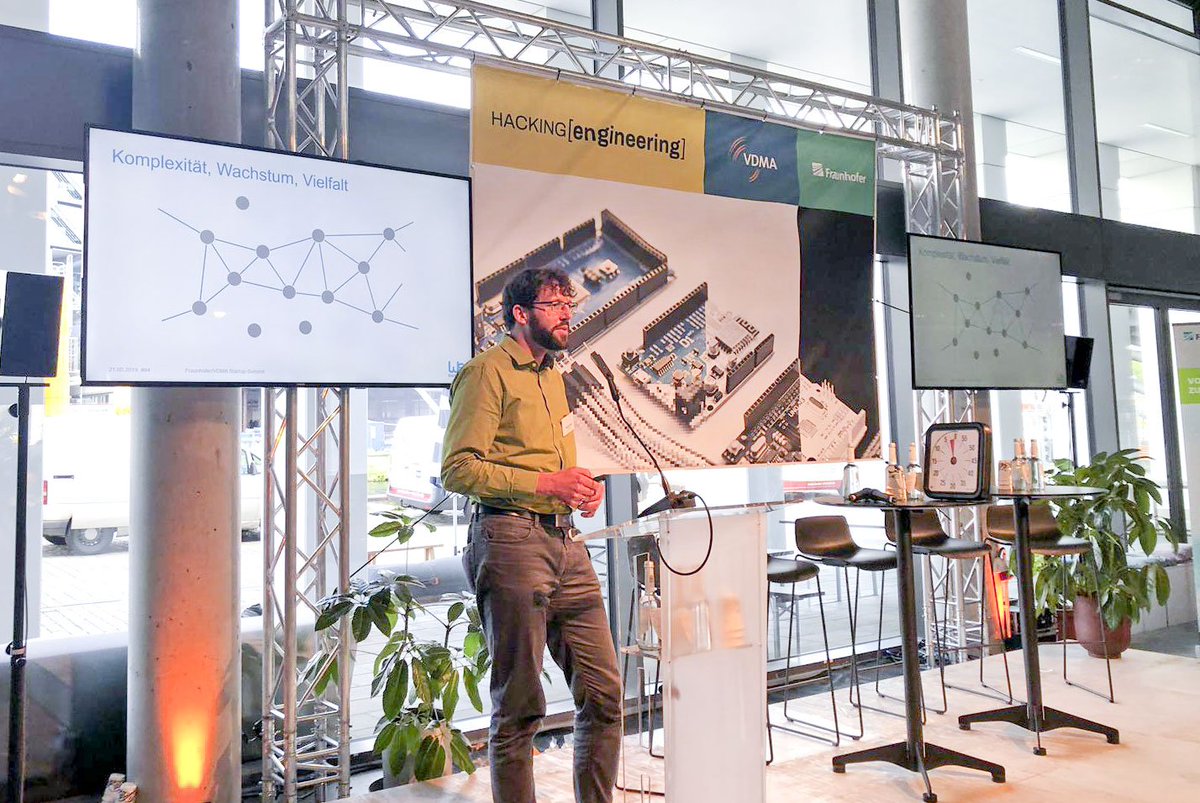VDMAonline's tweet photo. Unsere Startups von @Fraunhofer haben die erste Pitchsession beim #Startup Summit von @fraunhofervc und VDMA gerockt: Digitale Mehrwerte für den #Maschinembau garantiert: Danke an @logarithmo_gmbh, @DoksInnovation, @oculavis und @wetransformto #HACKENG #StartupMachine #VDMAFB https://t.co/h9JkvjbvR9