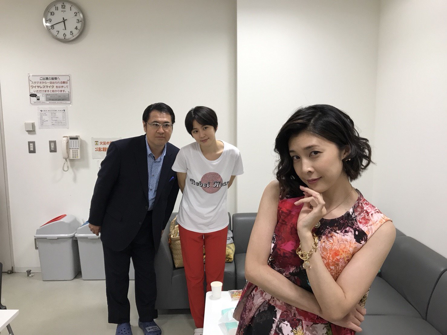 公式 コンフィデンスマンjp オフショット 公開 ドォォン 香港マフィア ラン リウ 様を見つめる2人 この格好は 映画を観た人はなんのシーンかわかるはず ネタバレはお控えください コンフィデンスマンjp 長澤まさみ 竹内結子 公式 コンフィデンスマンjp オフショット 公開 ドォォン 香港マフィア ラン リウ 様を見つめる2人 この格好は 映画を観た人はなんのシーンかわかるはず ネタバレはお控えください コンフィデンスマンjp 長澤まさみ 竹内結子