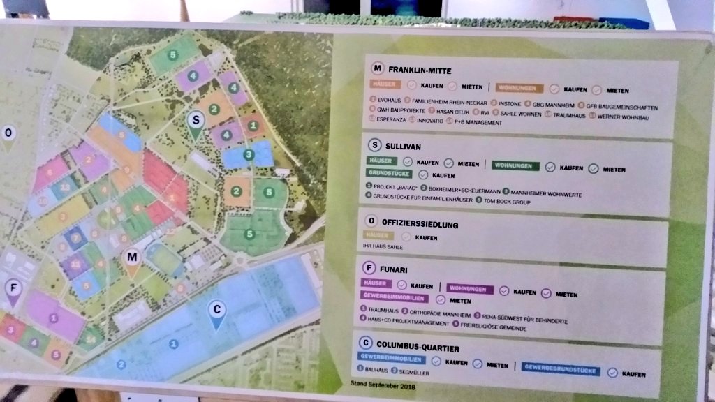 Ndumarey_VVSG's tweet photo. Vandaag dag 1 van de #reversemission19 met @dcnet en @FlandersDC. Eerste stop de Franklin-site in #Mannheim: de grote voormalige legerbasis wordt getransformeerd naar een levendige, groene buurt voor 9.000 inwoners. Inwoners bepalen mee de richting. https://t.co/sg8qeUEyWc https://t.co/hOQGUv5OPS