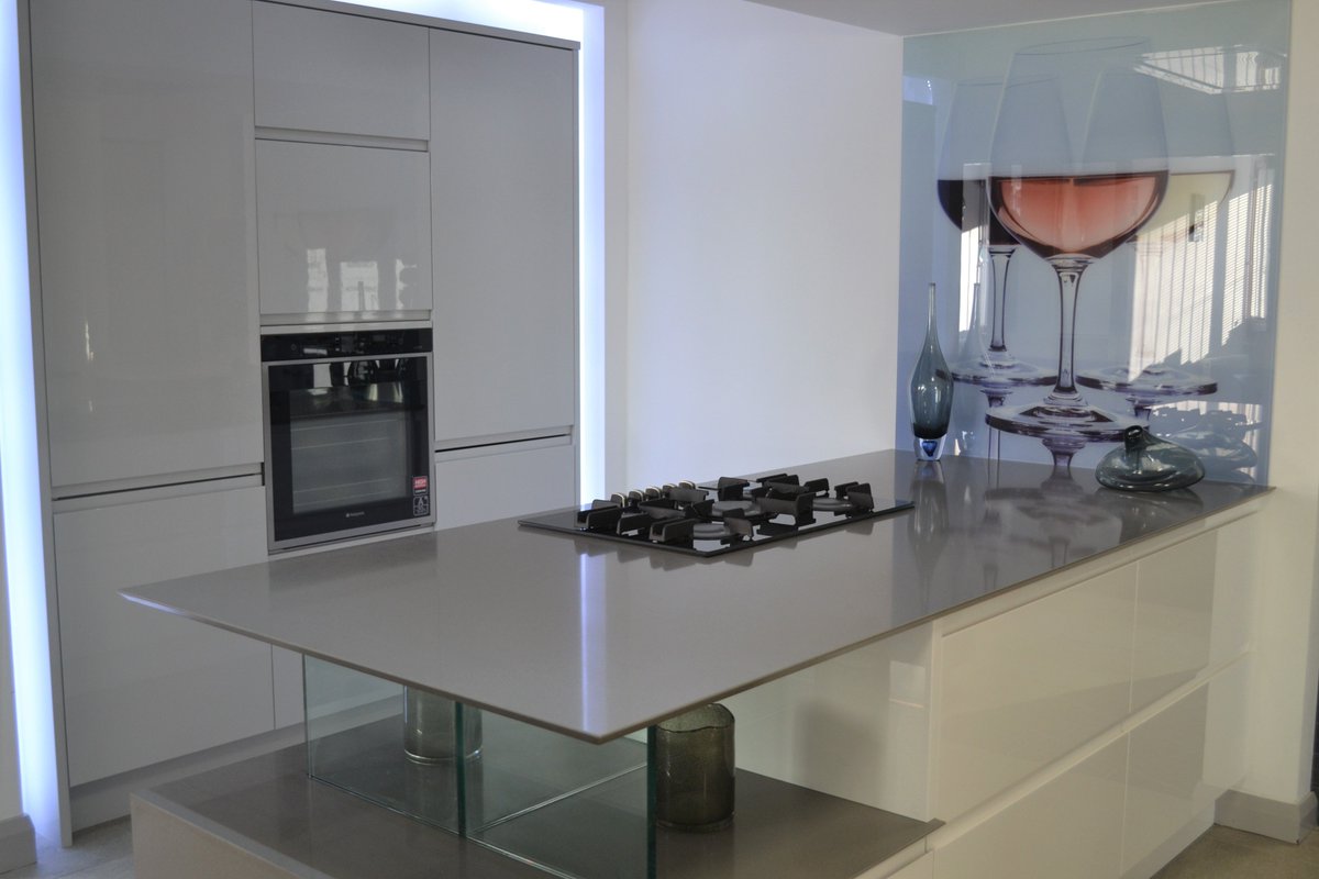 Cavendish_KBB's tweet photo. Is a light, ultra modern, streamlined look your sort of style? Check out our high gloss, handleless kitchen display at Benton showroom, with 
@Silestone worktops.  #qualitykitchens #northeastkitchens #bespokekitchens #cavendishkbb https://t.co/9q2WtgGfbj