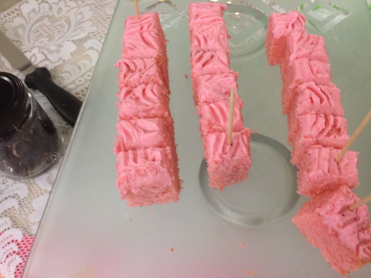 SimonLewin5's tweet photo. Lots of great cake samples by from Temptations by Nikki #elbpshowcase #catering for all types of dietary requirements #vegan #vegetarian @elbp_info @BLegacies https://t.co/sWQ2q81Vkd