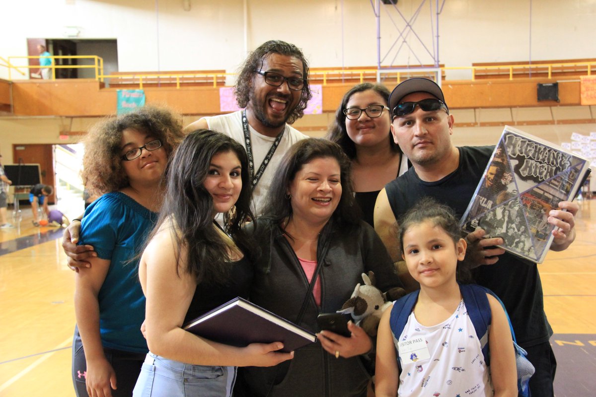 HighlineSchools's tweet image. Sooo many memories from 600+ @Highlinepirates alumni and family who came to say goodbye to the 1924 building. Graduates ranged from 1945 to almost-graduates in 2019. See 📷: bit.ly/2QbnYrV #highlinebuilds