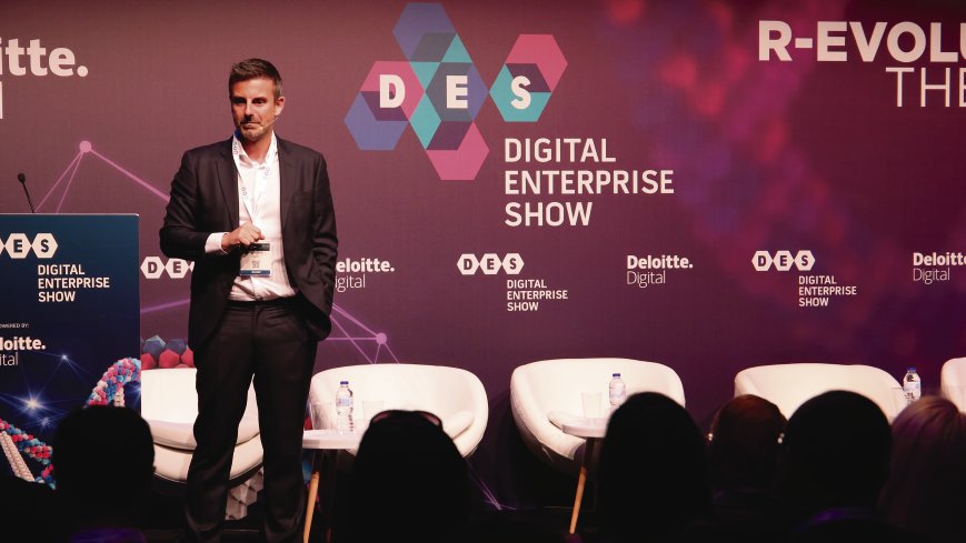 seidor's tweet photo. Seguimos con una ponencia sobre #TransformaciónDigital aplicada a #RRHH con @RichardPradas en el r-Evolution Theather del @DES_show. Además, te esperamos en nuestro stand con más contenidos. 
#DES2019 #SeidorFastForward

Todos los detalles de la agenda de esta mañana 👇 https://t.co/evxrX1gKuc