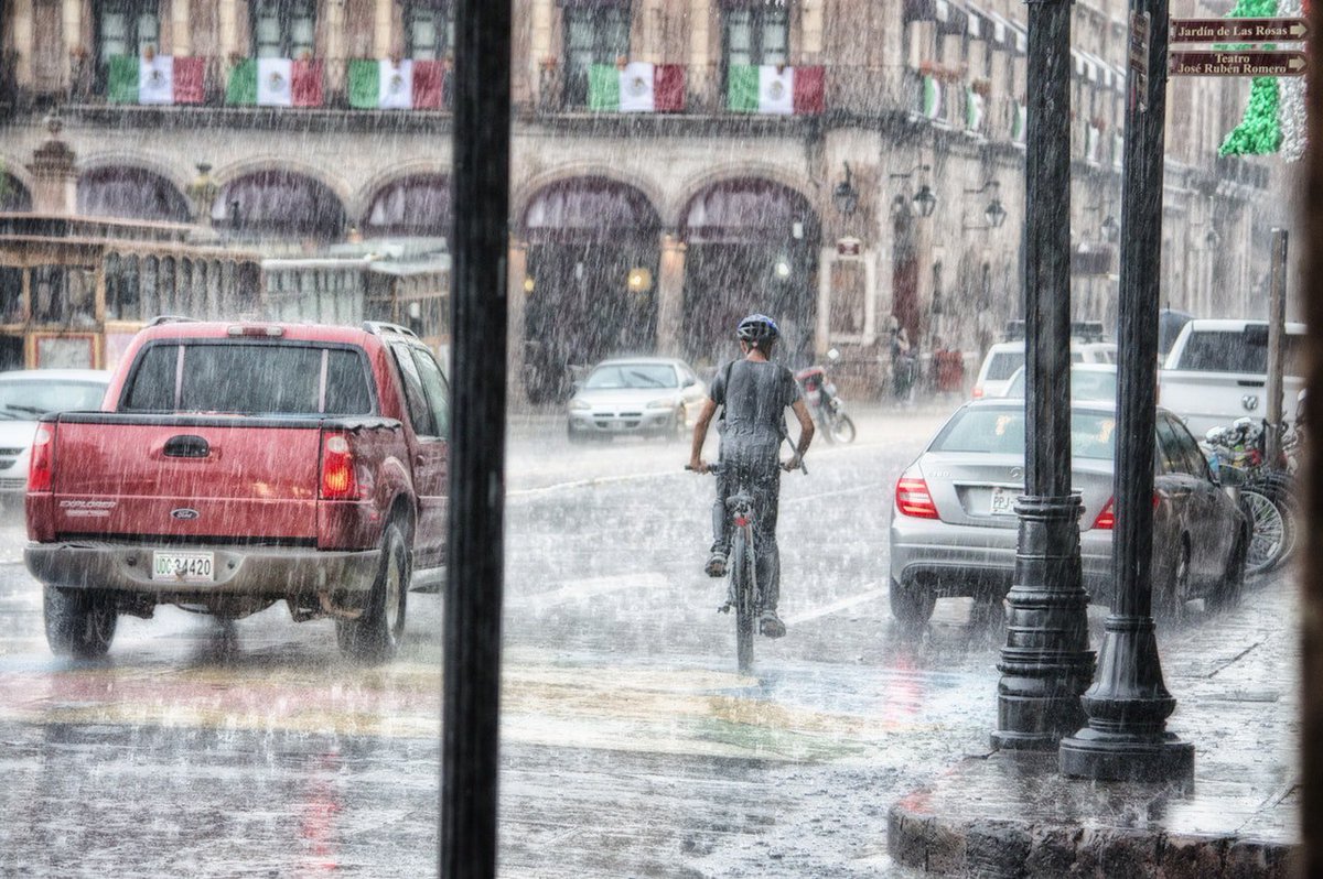 Idiom: raining cats and dgos More info: bit.ly/2s0FyRW #English