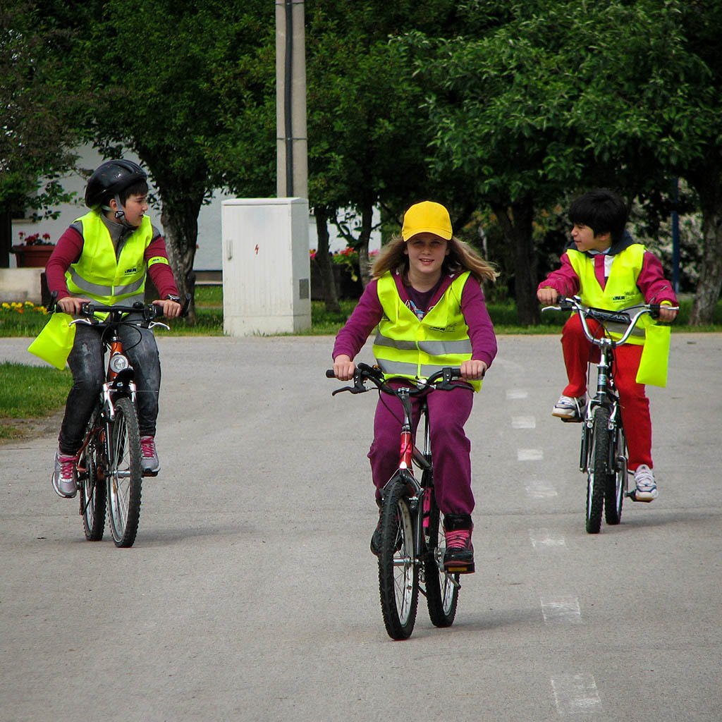 soschildrenuk's tweet photo. This August, take part in #RideLondon and raise money that will make a HUGE difference to the lives of children around the world!!π
β There are just 8 places left and registration closes 1 May 2019! β
#SupportSOS https://t.co/gS9c9KAaO7 https://t.co/1VVyzZsnIC