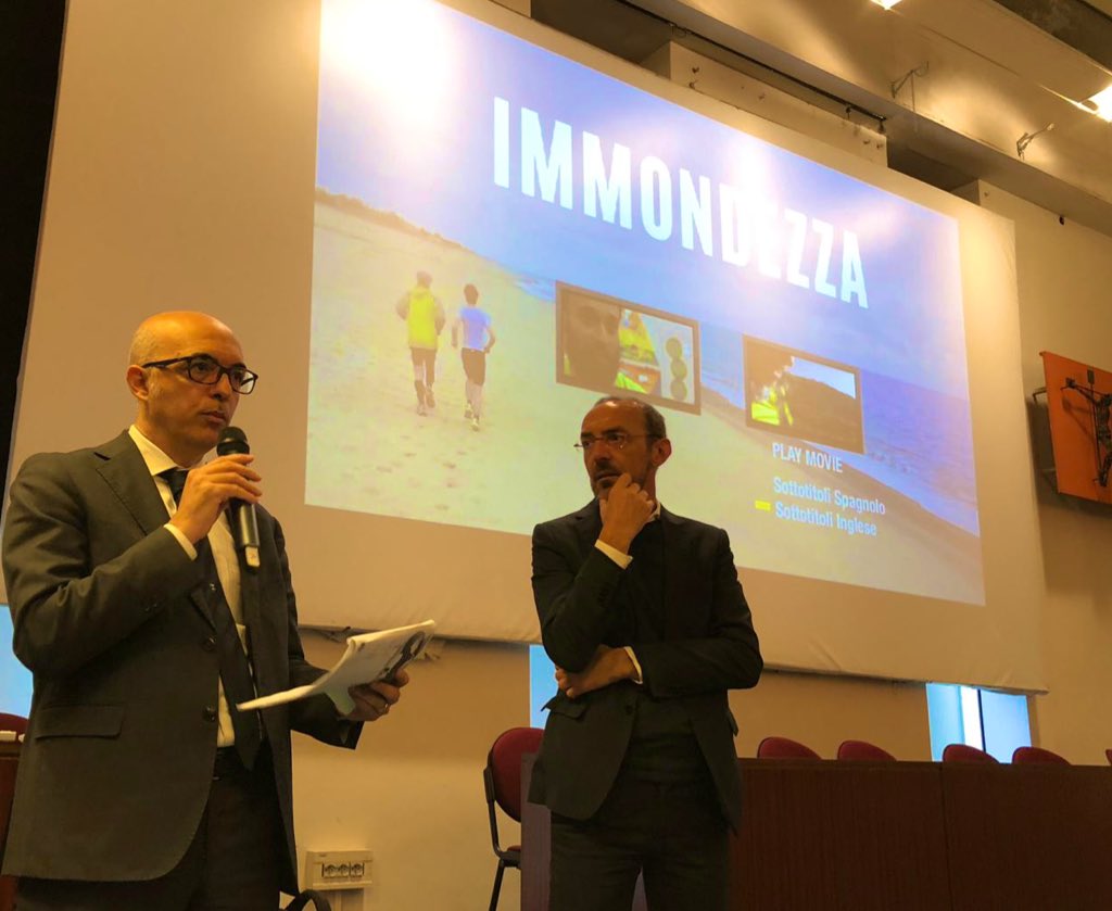 RicreaAcciaio's tweet photo. Oggi con @AmiuGenova e @errecavallo di #AICA per la proiezione di #Immondezza nei licei Domenico Cassini e Andrea Doria di #Genova con un focus sulla #raccoltadifferenziata e #riciclo degli imballaggi in acciaio. Presente anche l’Assessore Matteo Campora. https://t.co/VdZ67iT5Qe