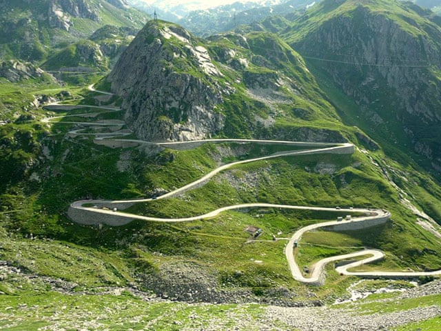 #TravelTuesday  Check out these awesome road trips for #motorbikes theguardian.com/travel/gallery…