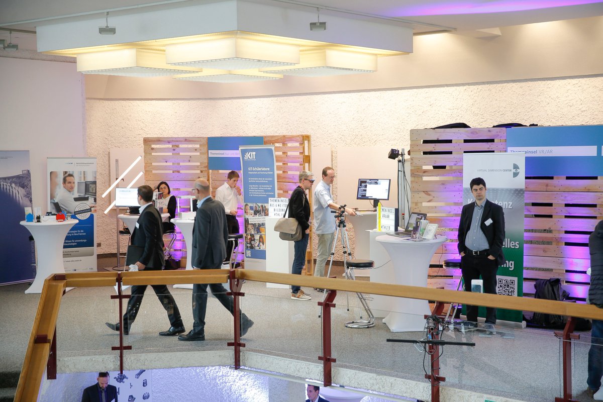LeichtbauBW's tweet photo. #THL19: Gerade läuft noch das Abschlussplenum beim 6. Technologietag Hybrider Leichtbau. Heute Mittag steht noch ein exklusiver Rundgang für die Teilnehmer des Technologietags bei der Moulding Expo auf dem Programm. https://t.co/WsmAg96M03