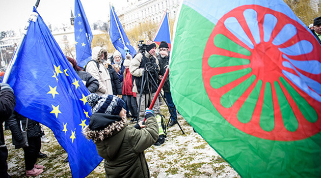 romeanews's tweet photo. Pouze čtyři Romové kandidují v ČR ve volbách do Evropského parlamentu (EP). Na Slovensku je romských kandidátů přes dvacet. https://t.co/8igFOUqRfY #generacesnazorem #EUrna #mamnazor #jduvolit #mamemnavic #WeDeserveBetter #diskuzebeznenavisti #medzavasotu https://t.co/b5wPjwbAbq