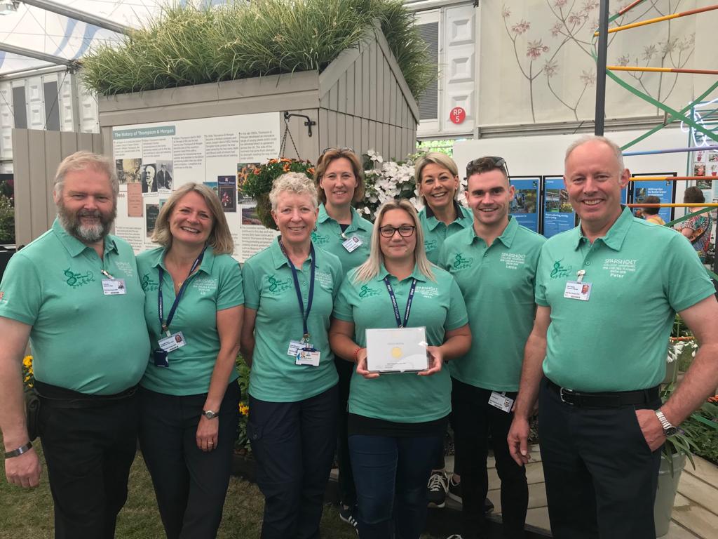 Sparsholt_Coll's tweet photo. What a day! 🙌 We've also won Best in Class! 🙌
@ThompsonMorgan @The_RHS #ChelseaFlowerShow2019 #RHSChelsea #BehindTheGenes #BestDiscoveryExhibit https://t.co/3xMwAbVrFg