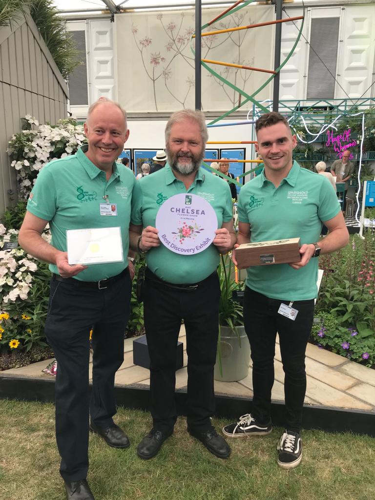 Sparsholt_Coll's tweet photo. What a day! 🙌 We've also won Best in Class! 🙌
@ThompsonMorgan @The_RHS #ChelseaFlowerShow2019 #RHSChelsea #BehindTheGenes #BestDiscoveryExhibit https://t.co/3xMwAbVrFg
