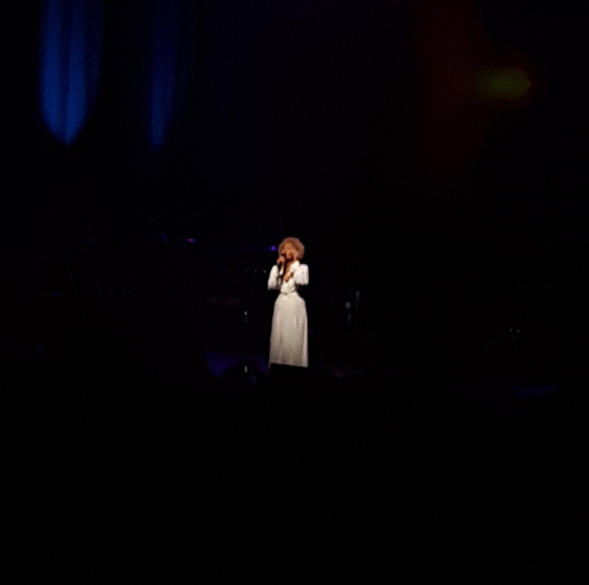 SamJYoungPhoto1's tweet photo. What an amazing evening listening to the new album and some older songs from Emile Sande at Sadlers Wells. True soul π
#emilesande #music #soulsinger #soul #Singing #musician https://t.co/m6rlM1DlGc