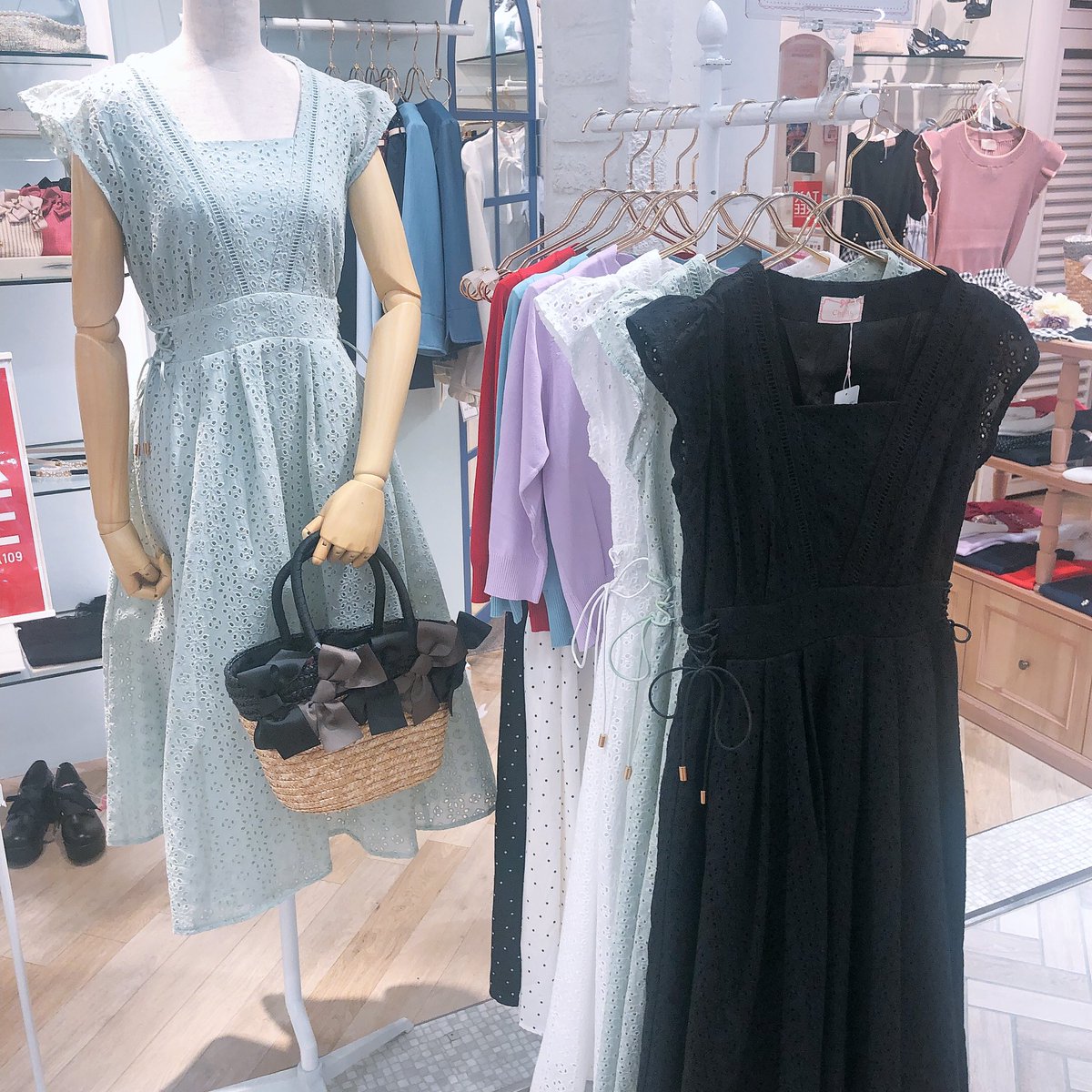 SHIBUYA109NET's tweet photo. #Cherite 新作アイテム💓
大きめのリボンが上品なワンピースや
コットンレースワンピースなど
春夏らしいアイテムがたくさん🙌🏻
トレンドのミントカラーが気になる🥺 https://t.co/q47VGdyhw0