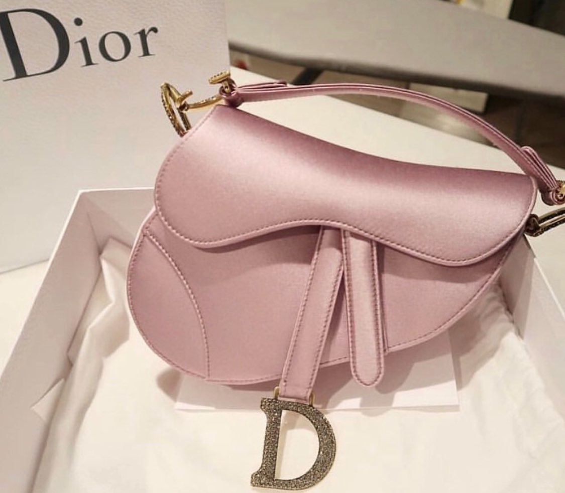 yslnes's tweet photo. Pink Dior is a dream 🌸 https://t.co/qaX4QWiyEQ