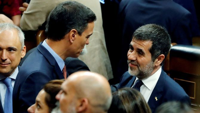 tonicantona's tweet photo. Doneu-me 68 diputats. 18 mesos, ni un dia més. Els darrers pressupostos autonòmics. Ara sí que sí. Jugada mestra. Sóm República. Confia. Fes una donació i calla. https://t.co/XJvXUHV8dE