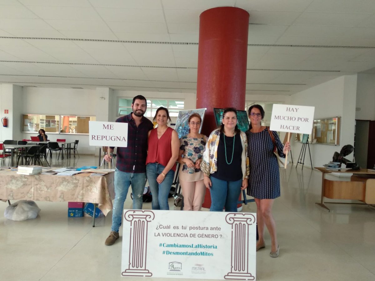 FeMistral's tweet photo. Hoy estamos en #derecho con la campaña #desmontandomitos #cambiamoslahistoria @FedAgora @paquicruzado @ruthparticipa @MarTorresCasado @areadeigualdad #pactodeestado @BereniceAsoc #filio https://t.co/vn0QUpW0vC