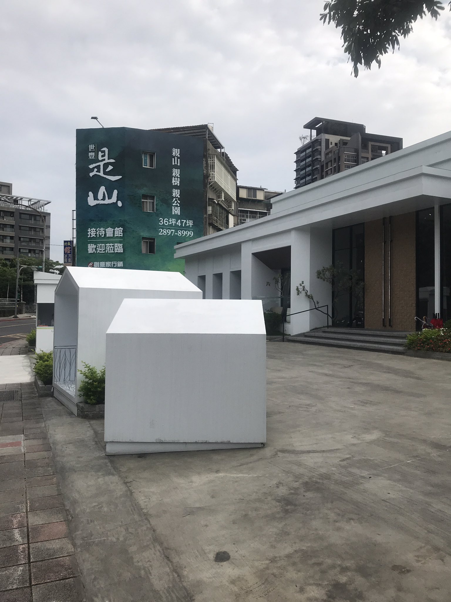 范長春on Twitter 超越自我 傲視奇岩 見山是山 感謝 世豐開發建設公司 北投潢港路 是山 新建案地板指定 辰邦工程德國meister頂級超耐磨木地板