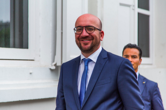 Moeten we onze grondwet niet eerst toepassen, voor we hem aanpassen? dewereldmorgen.be/artikel/2019/0… <a href="/HARTBOVENHARD1/">Hart Boven Hard</a> #hartbovenhard #Artikel23 #kies19