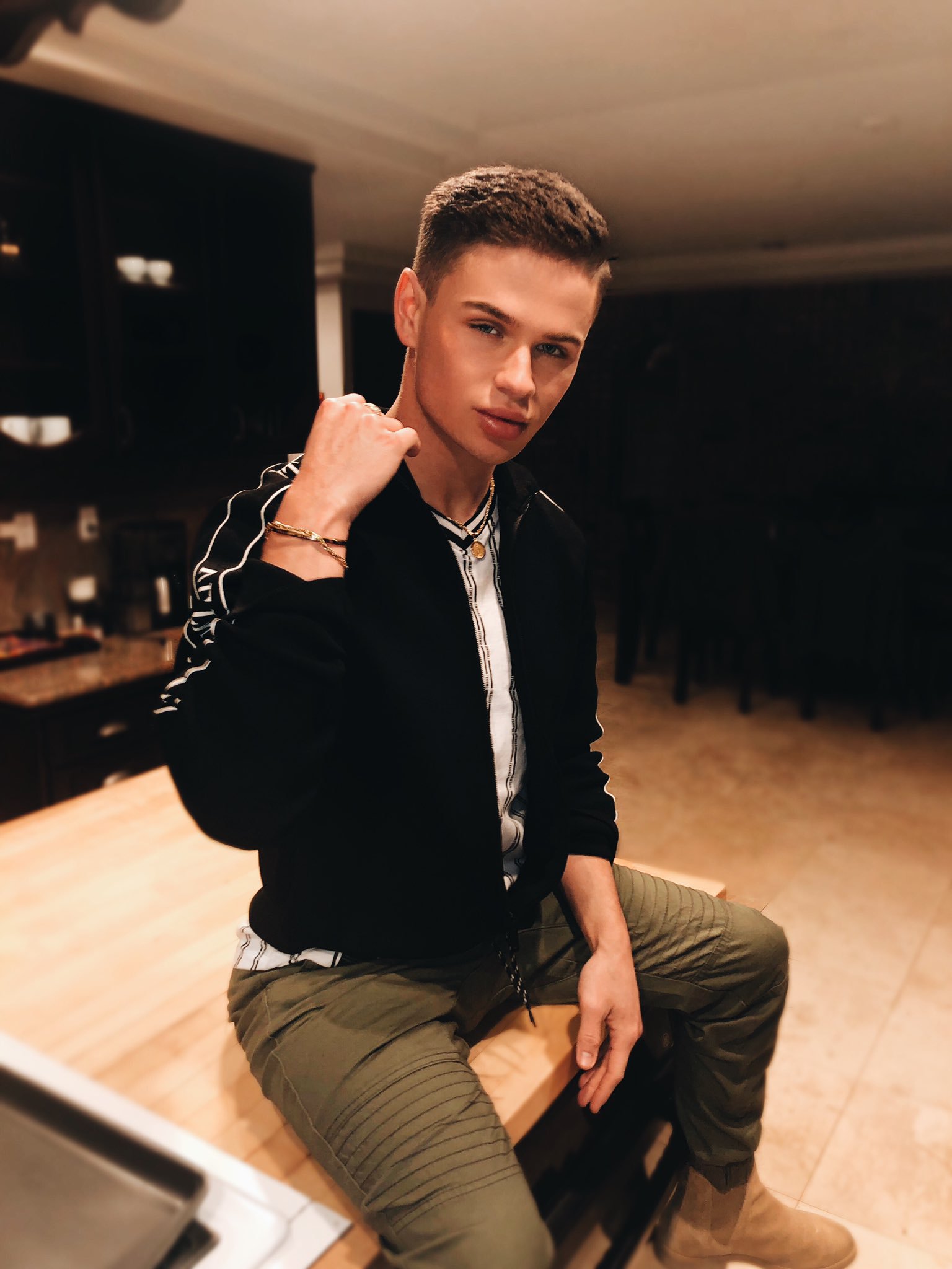 Himbo Heaven (29k) on X: Beauty has a name and it is Dylan Hayes.  @thedylanhayes 's lips are just the perfect size to suck cocks, seriously,  I've never seen lips so sexy