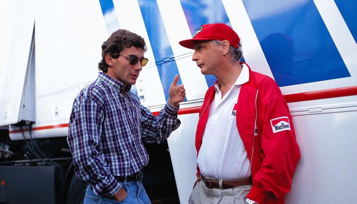 leite_ka's tweet photo. A última foto dos dois juntos (tirada dia 1°de maio de 1994 pouco antes do GP de Ímola). Que possam se reencontrar agora e trocarem um abraço afetuoso 🙏🏻 #RIPNikiLauda
#SennaSempre #LaudaSempre https://t.co/LXeLoZd7Ho