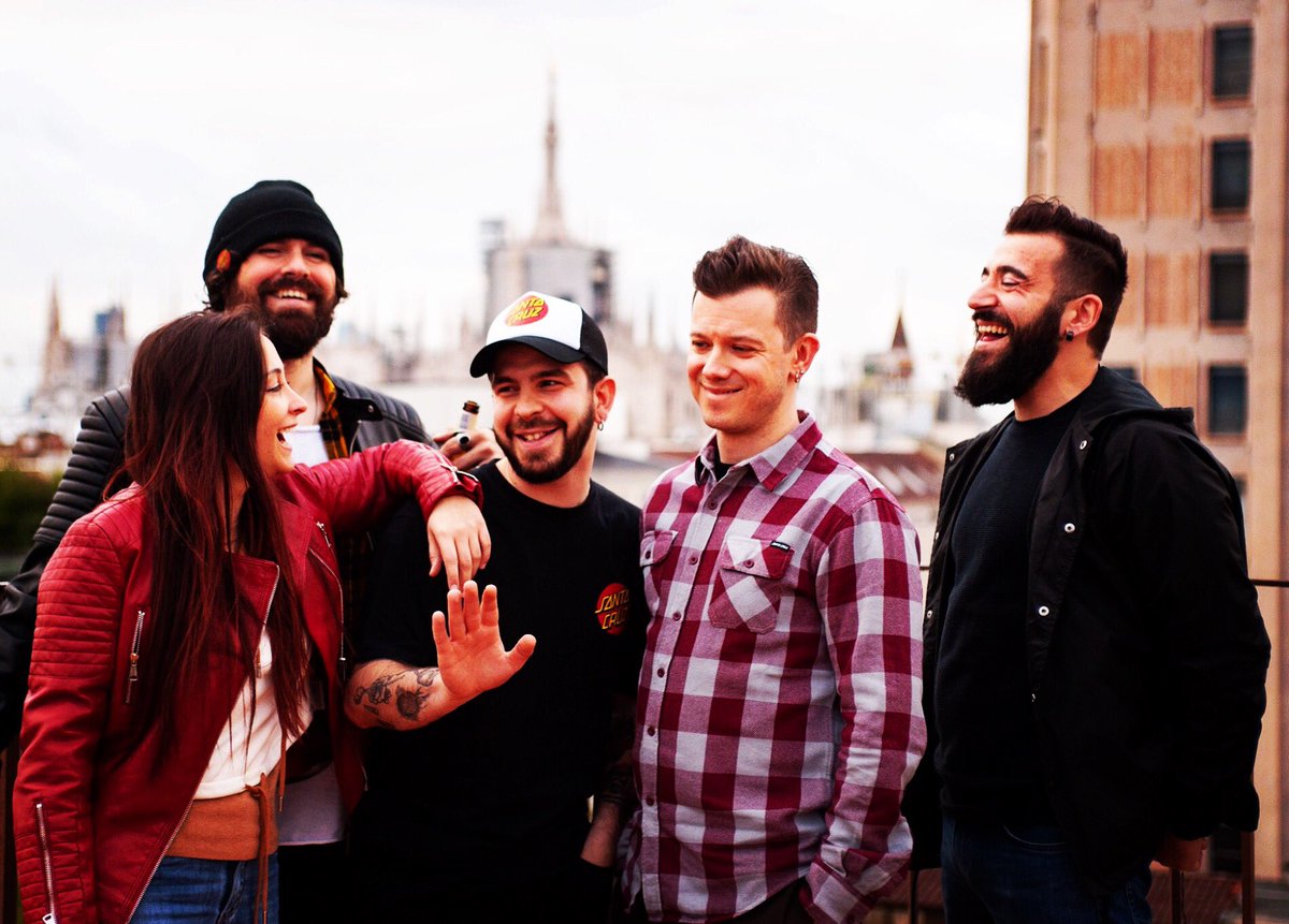 drumsandaguitar's tweet photo. These Guys ... ❤️
Great time playing a live set and talking with @tiaspettosultetto on Sunday on a beautiful rooftop with a crazy view
#thisishome #sameoldstrangers #americana #nicholasjohnson #livemusic #singersongwriter https://t.co/NE59VZb7hl