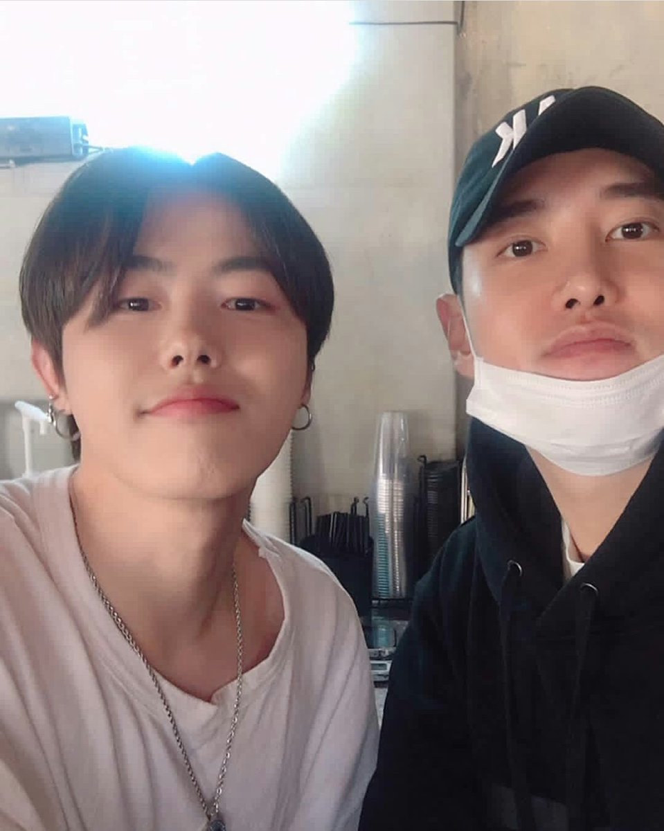 BlockBClubPH's tweet photo. [😄] #Ukwon and #Bbomb at Mujabee with Kun 😀 via blockb_official_ IG. 
#BlockB #유권 #비범 #블락비 https://t.co/G7gQLFlRTV
