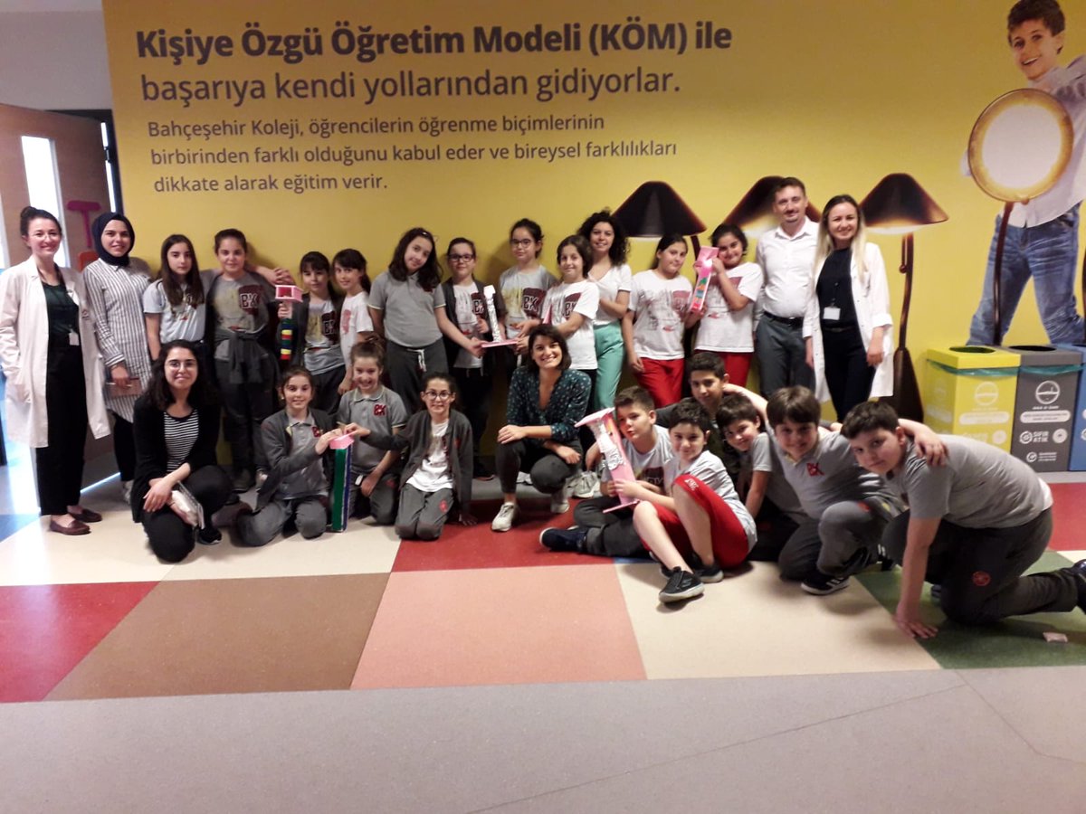 _hasibo_'s tweet photo. Genç arastırmacılarımızla 5. Sınıf öğrencilerinin sokak lambası tasarım sürecini gözlemledik. Bahçeşehir Mimaroba Kampüsüne teşekkürler 😊 @SencerCorlu @BAUSTEM @cuneytd1 @benaykaragz @ery_ozge @nslhnynrny @mimarobabk https://t.co/ph079IVHEg