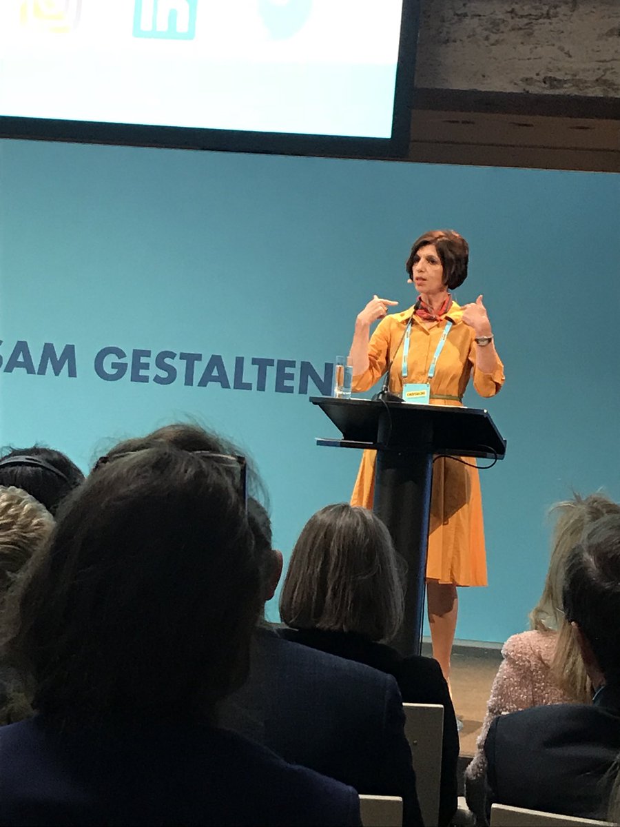 AllBrightGer's tweet photo. Jutta Allmendinger vom @WZB_Berlin:„Bis vor Kurzem hat sich der Heiratsmarkt für Frauen mehr gelohnt als der Arbeitsmarkt: die aus der Arbeit der Männer abgeleitete Rente war höher als die Rente aus eigener Arbeit.“ #genderpensiongap #ChefKon19 @Chefsache https://t.co/GrSUzPANZy