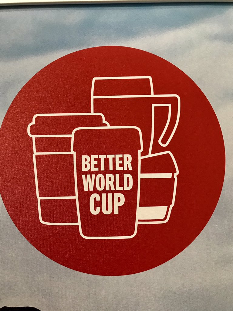 Mit Mehrweg raus aus der Wegwerfgesellschaft. Bundesumweltministerin Schulze will das Ende des Einwegbechers. Berliner #BetterWorldCup zeigt, wie’s geht. #bmu