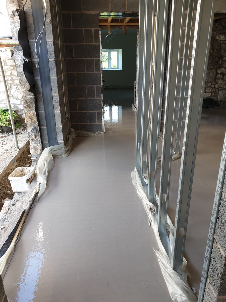 dragon_heating's tweet photo. This project was in Lixwm, Chester!🤩
105m2 installed today 
55mm standard flowing screed.
#jobdone #TuesdayThoughts #neat #screed #tarmac #Chester https://t.co/CDbmuSpKSb