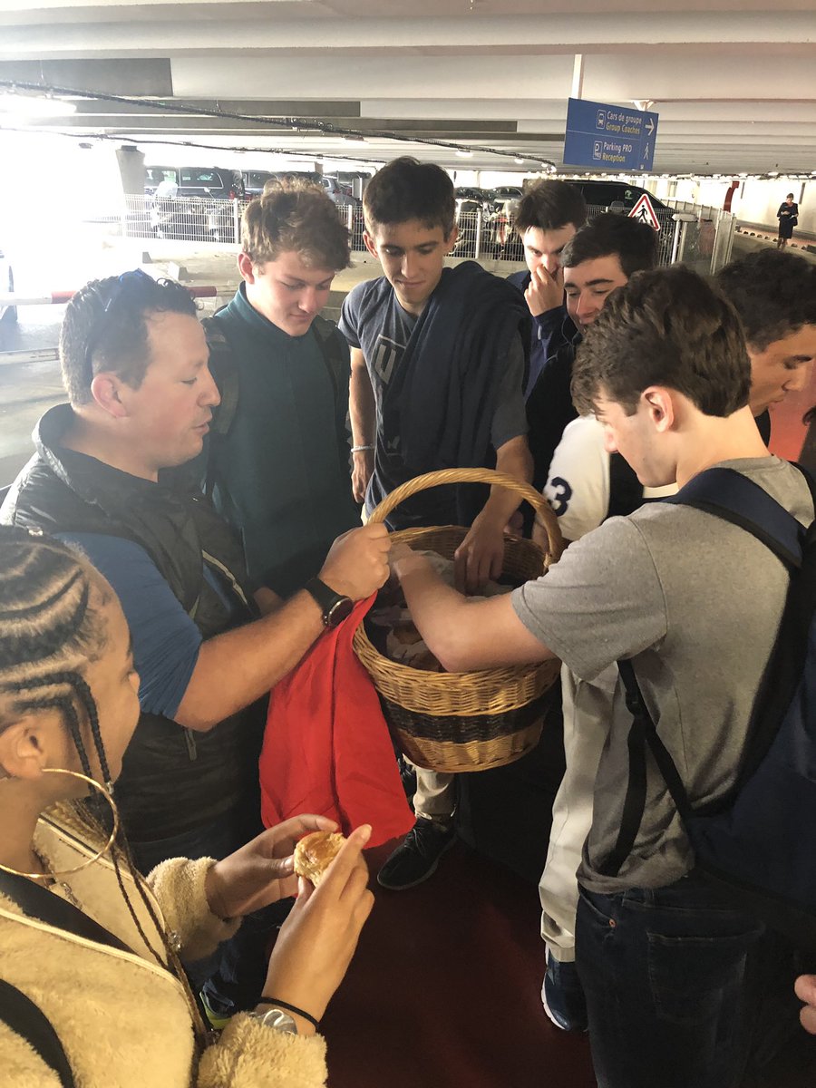ea_worldwars's tweet photo. Arrived safely to Paris, and we were immediately greeted with croissants #merci #EAMayterm #chillexpeditions https://t.co/Y9kbgEBbFA