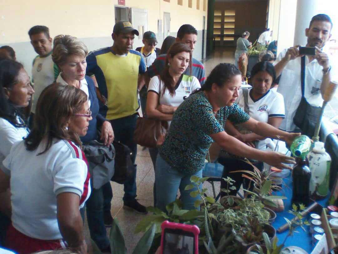 #EnDesarrollo Socialización de Experiencias Regionales del Plan Todas las Manos a la Siembra en la EB Eloísa Fonseca, municipio Valera  en el estado #Trujillo <a href="/NicolasMaduro/">Nicolás Maduro</a> @psuvaristobulo @ZonaEducTrujillo <a href="/PTMSNACIONAL/">Programa Todas las Manos a la Siembra</a>