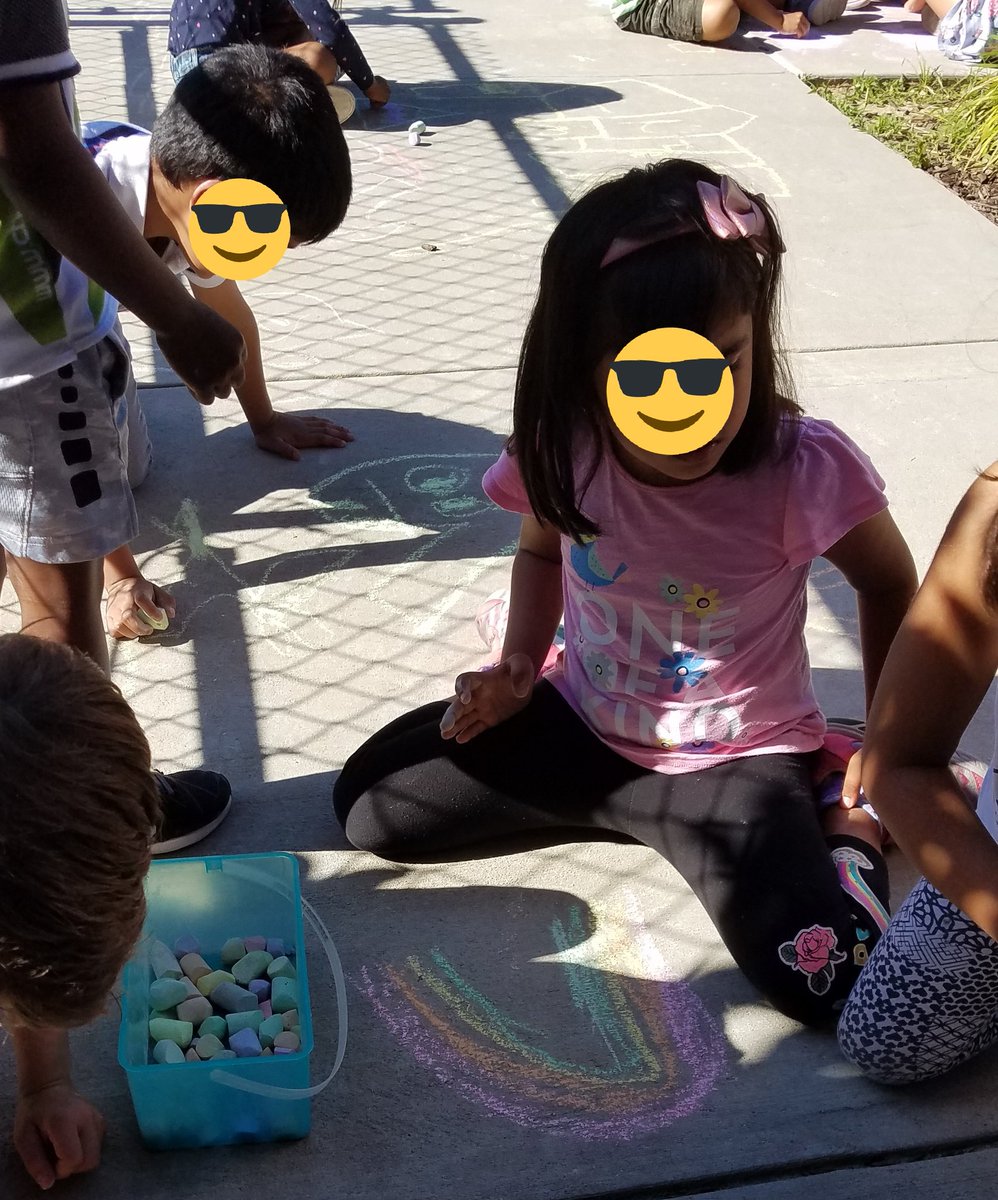 Ss <a href="/WhiteOakElem/">White Oak Elementary</a> enjoying an early morning TREK reward and some beautiful weather #sidewalkchalk