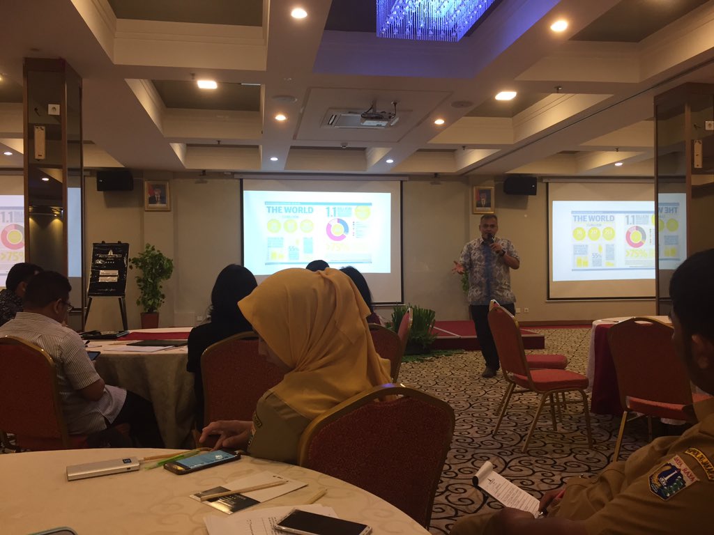 devyadhitia's tweet photo. Finalizing the national roadmap for preventing and controlling blindness and vision impaired.
“national policy or decree will not make local governments implement this program at the local level....goodwill and good governance will” Head of Subdit GIF, MOH https://t.co/zsMxf49X0s