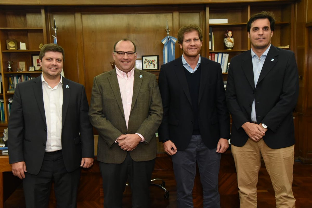 ada_pba's tweet photo. 🤝 Firmamos un convenio con @SenasaAR y @opds_gba para intercambiar datos con el objetivo de simplificar los trámites del sector productivo. Trabajo conjunto entre @BAProvincia y Nación para el desarrollo sostenible ➡️ https://t.co/c1ttOneYzn https://t.co/gF3fE5Sgoy