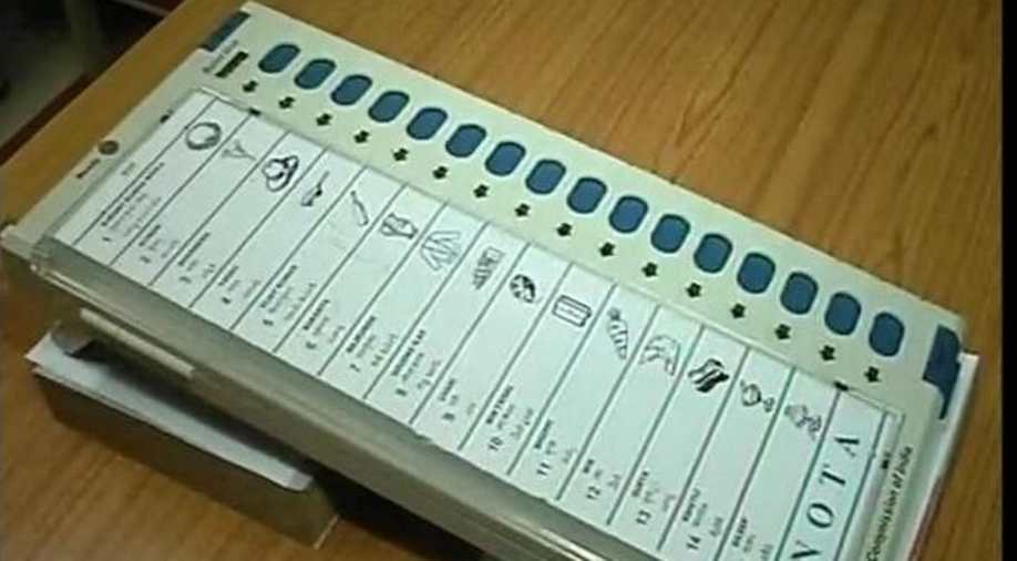 vigmukesh's tweet image. They want a #LifetimeCommitment from #EVMs of a win ~

😂😂
