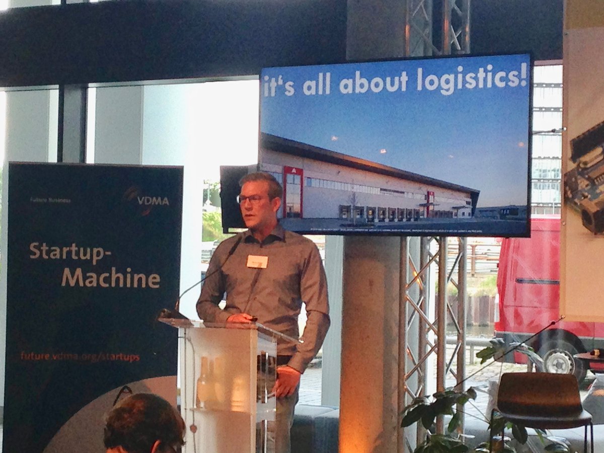 fraunhofervc's tweet photo. Erste Pitch Session von #auf dem Startup Day: Mit @logarthmo, docs.innovation, @oculavis und WeTransform #Hackeng #maschinenbau thx @VDMAonline https://t.co/0vebrZueLE